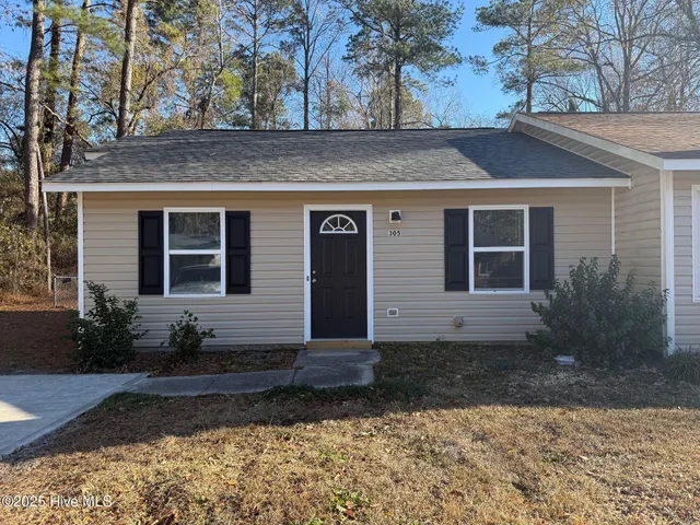 $1,395 | 305 Cedar Creek Drive, Jacksonville, NC 28540