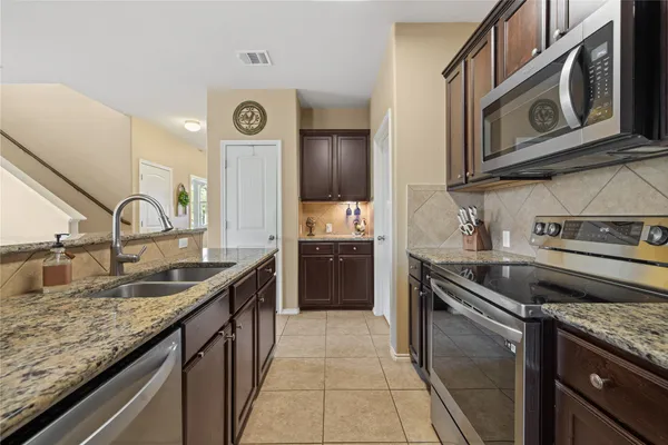 $2,250 | 304 Quarry Lane, Liberty Hill, TX 78642