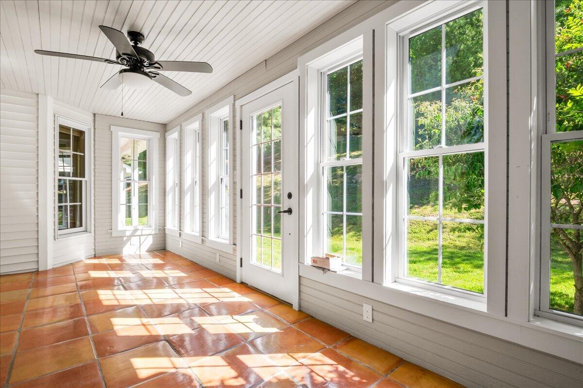 342 Jarve Hollow Road Manchester, KY 40962 - Photo 13 of 47 29-Sunroom