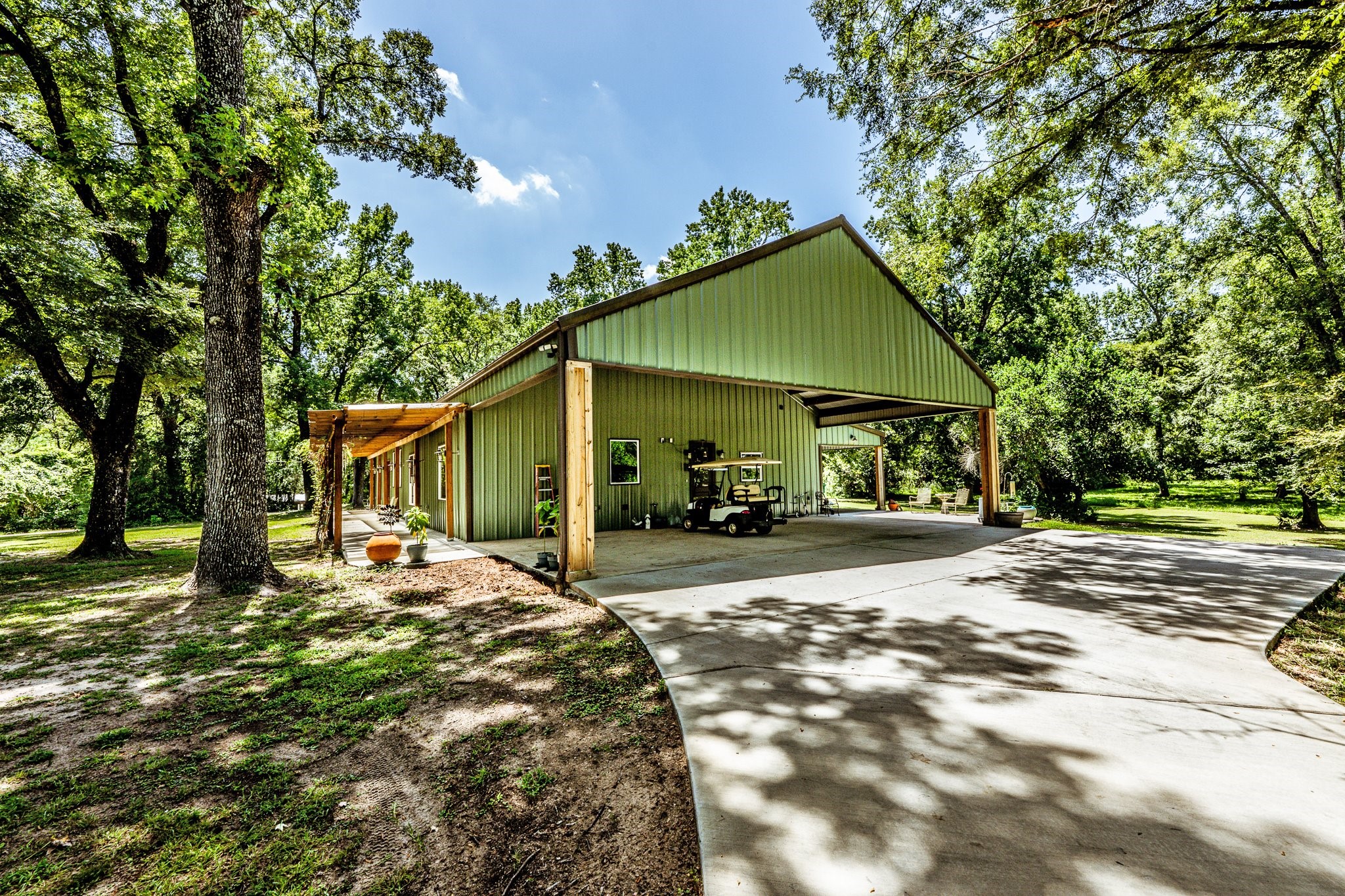 13334 Fultz Road Conroe, TX 77304 - Photo 44 of 49 a view of a house with backyard and trees