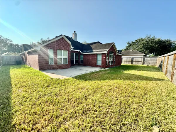 $2,450 | 2604 Hidden Creek Drive, Pearland, TX 77581