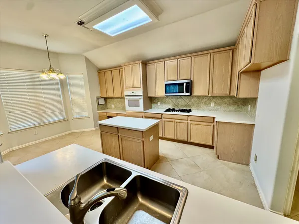 $2,450 | 2604 Hidden Creek Drive, Pearland, TX 77581