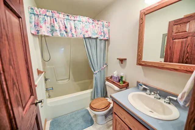 $699,900 | 11678 East Grand River Avenue, Portland, MI 48875