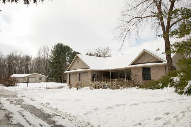 $699,900 | 11678 East Grand River Avenue, Portland, MI 48875