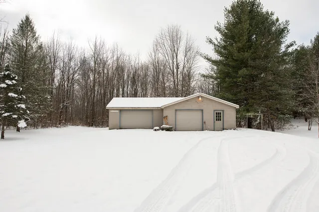 $699,900 | 11678 East Grand River Avenue, Portland, MI 48875