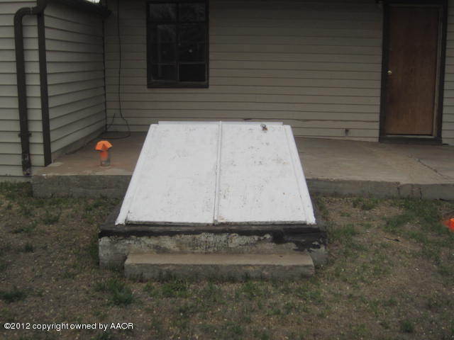 4618 Cline Road Amarillo, TX 79110 - Photo 7 of 10 a view of a backyard