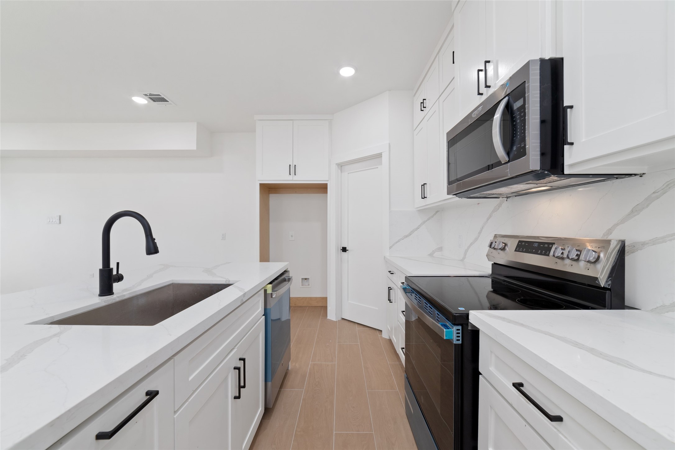 1811 North Spring Drive, Unit 7 Houston, TX 77373 - Photo 7 of 25 Gallery Image 7
