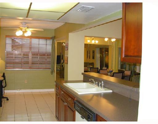 1460 Egret Road Homestead, FL 33035 - Photo 5 of 16 Kitchen