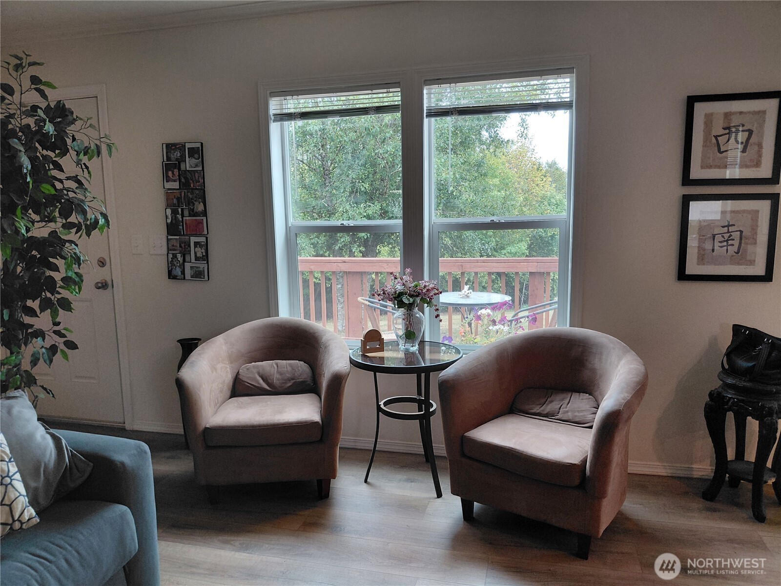 927 Cinebar Road Cinebar, WA 98533 - Photo 5 of 31 a living room with furniture and a potted plant