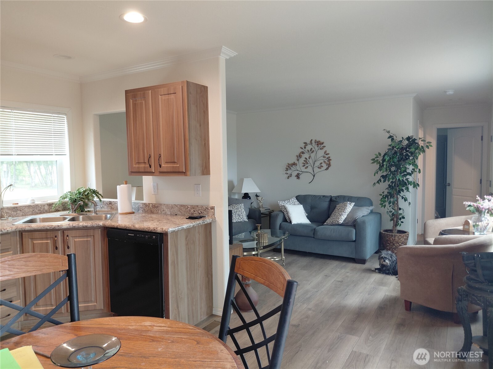 927 Cinebar Road Cinebar, WA 98533 - Photo 6 of 31 a living room with a couch and a kitchen counter top space