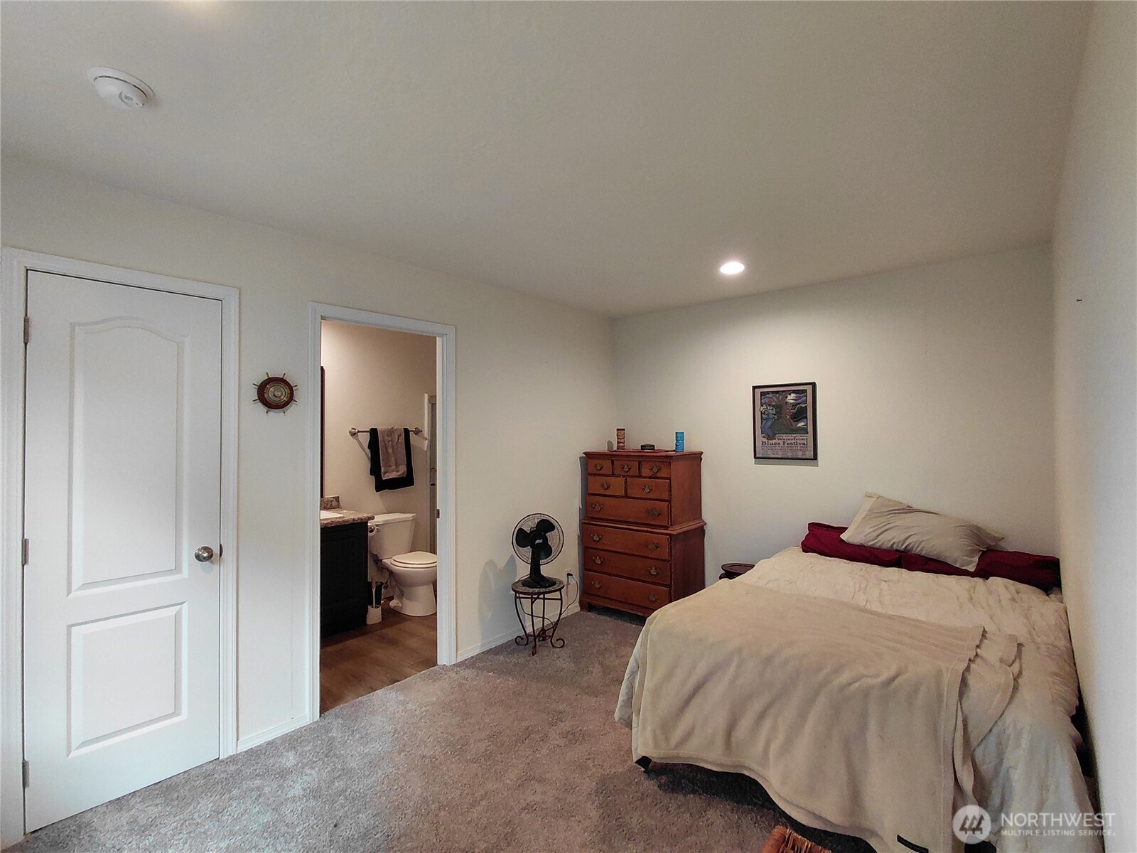 927 Cinebar Road Cinebar, WA 98533 - Photo 9 of 31 a bedroom with a bed and a closet