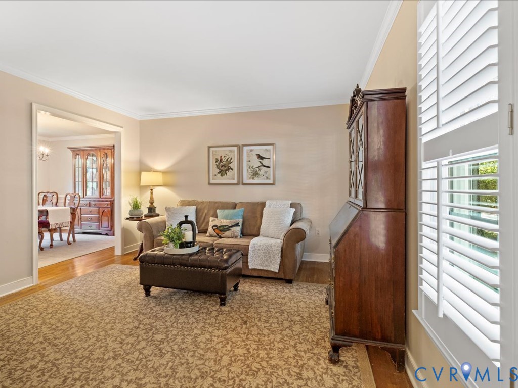 5309 Rock Harbour Road Midlothian, VA 23112 - Photo 18 of 47 a living room with furniture and a window