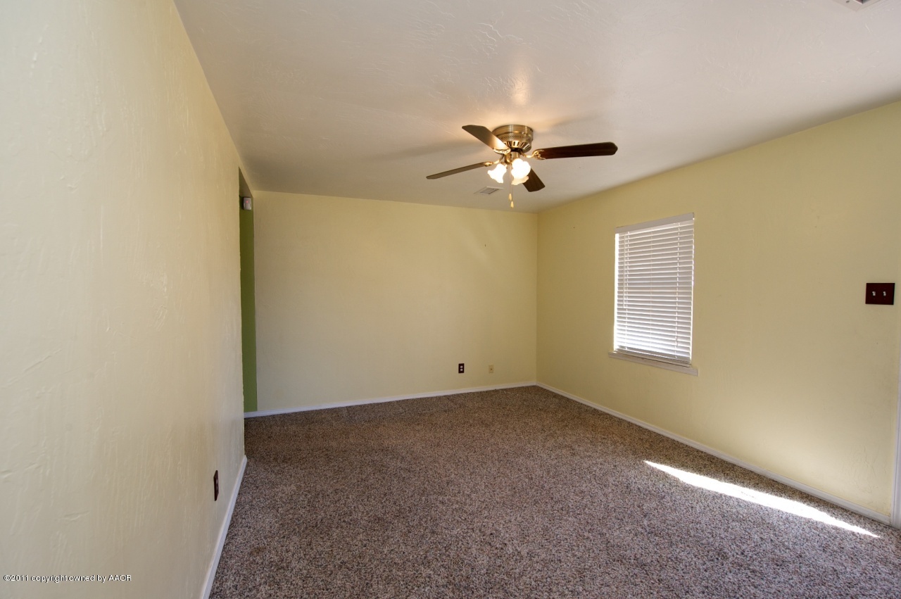 4322 South Polk Street Amarillo, TX 79110 - Photo 4 of 13 Living Area