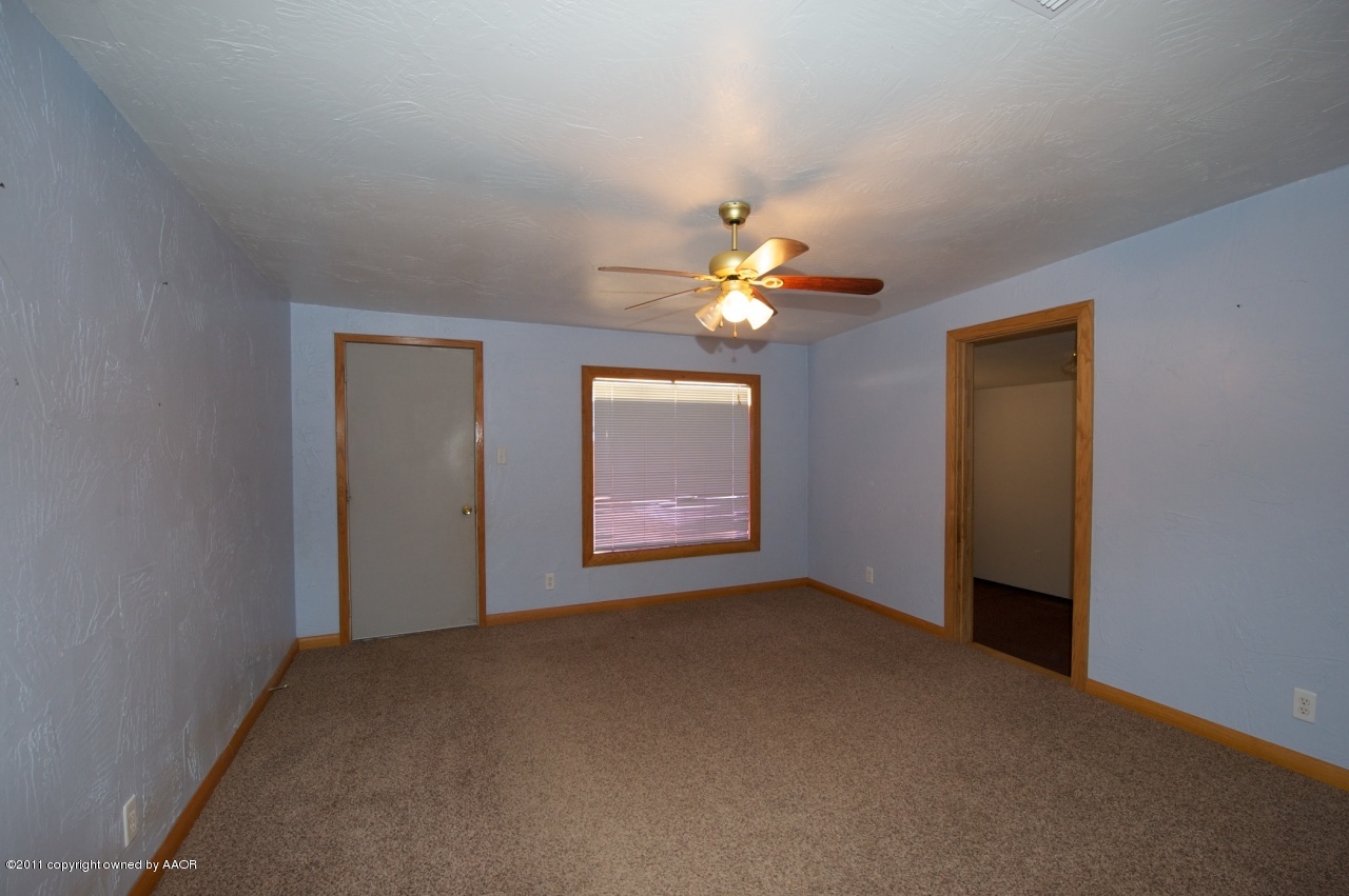 4322 South Polk Street Amarillo, TX 79110 - Photo 6 of 13 Second Living Area