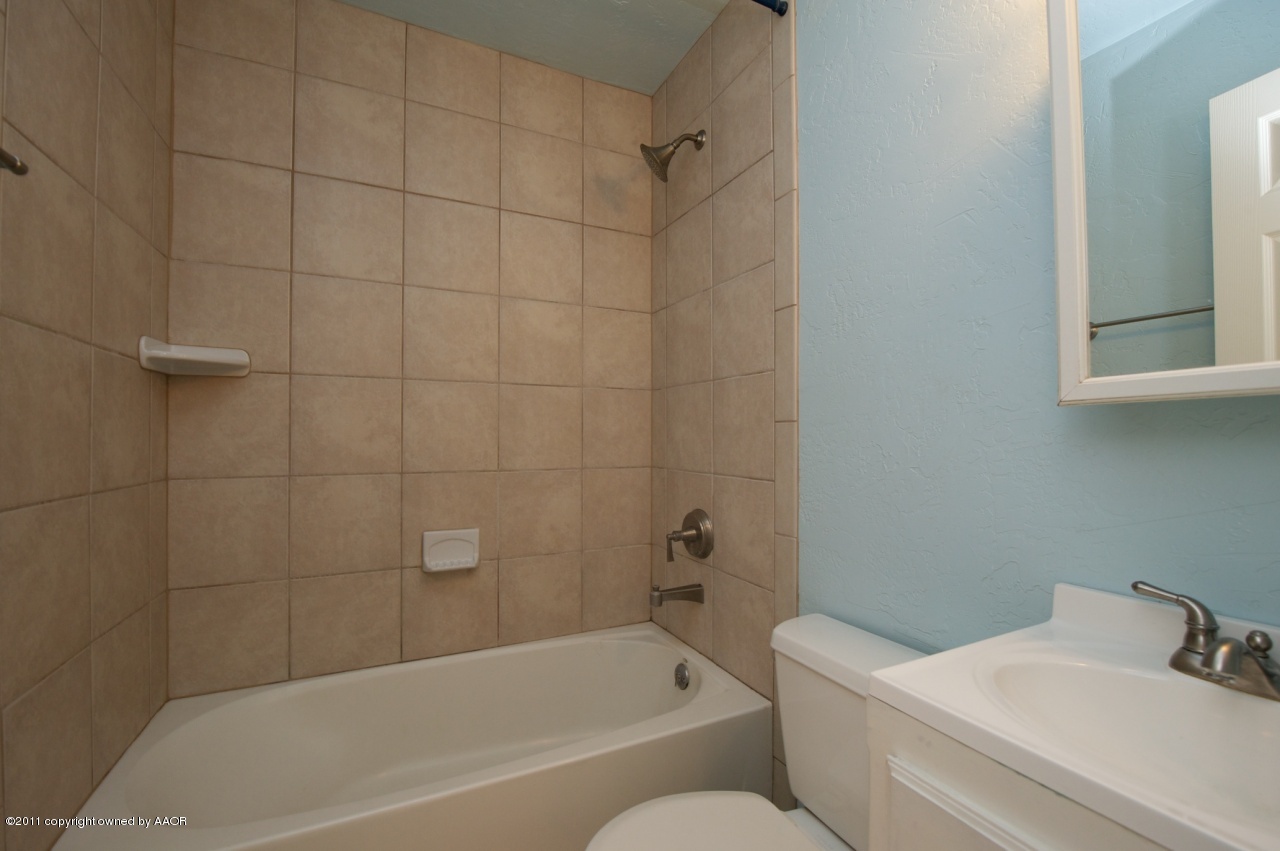 4322 South Polk Street Amarillo, TX 79110 - Photo 9 of 13 Bathroom