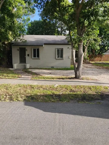 $2,700 | 210 Southwest 7th Street, Dania Beach, FL 33004