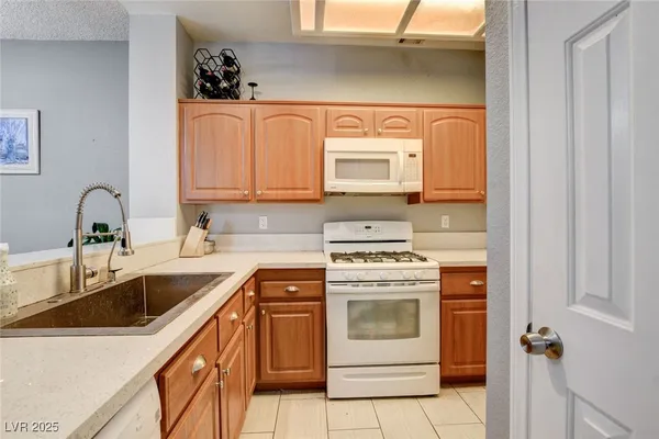 $318,800 | 4979 Strauss Drive, Las Vegas, NV 89146