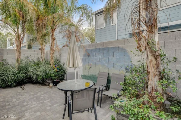 $318,800 | 4979 Strauss Drive, Las Vegas, NV 89146