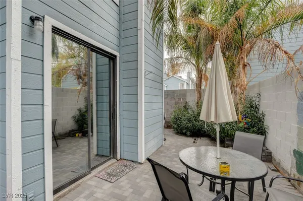 $318,800 | 4979 Strauss Drive, Las Vegas, NV 89146