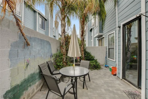 $318,800 | 4979 Strauss Drive, Las Vegas, NV 89146