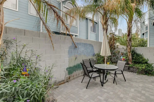 $318,800 | 4979 Strauss Drive, Las Vegas, NV 89146