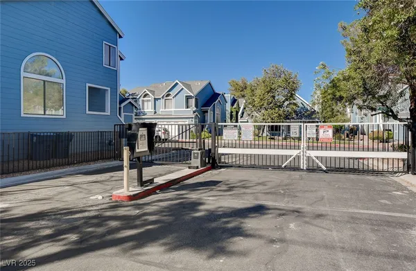 $318,800 | 4979 Strauss Drive, Las Vegas, NV 89146