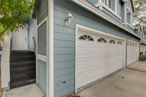 $318,800 | 4979 Strauss Drive, Las Vegas, NV 89146