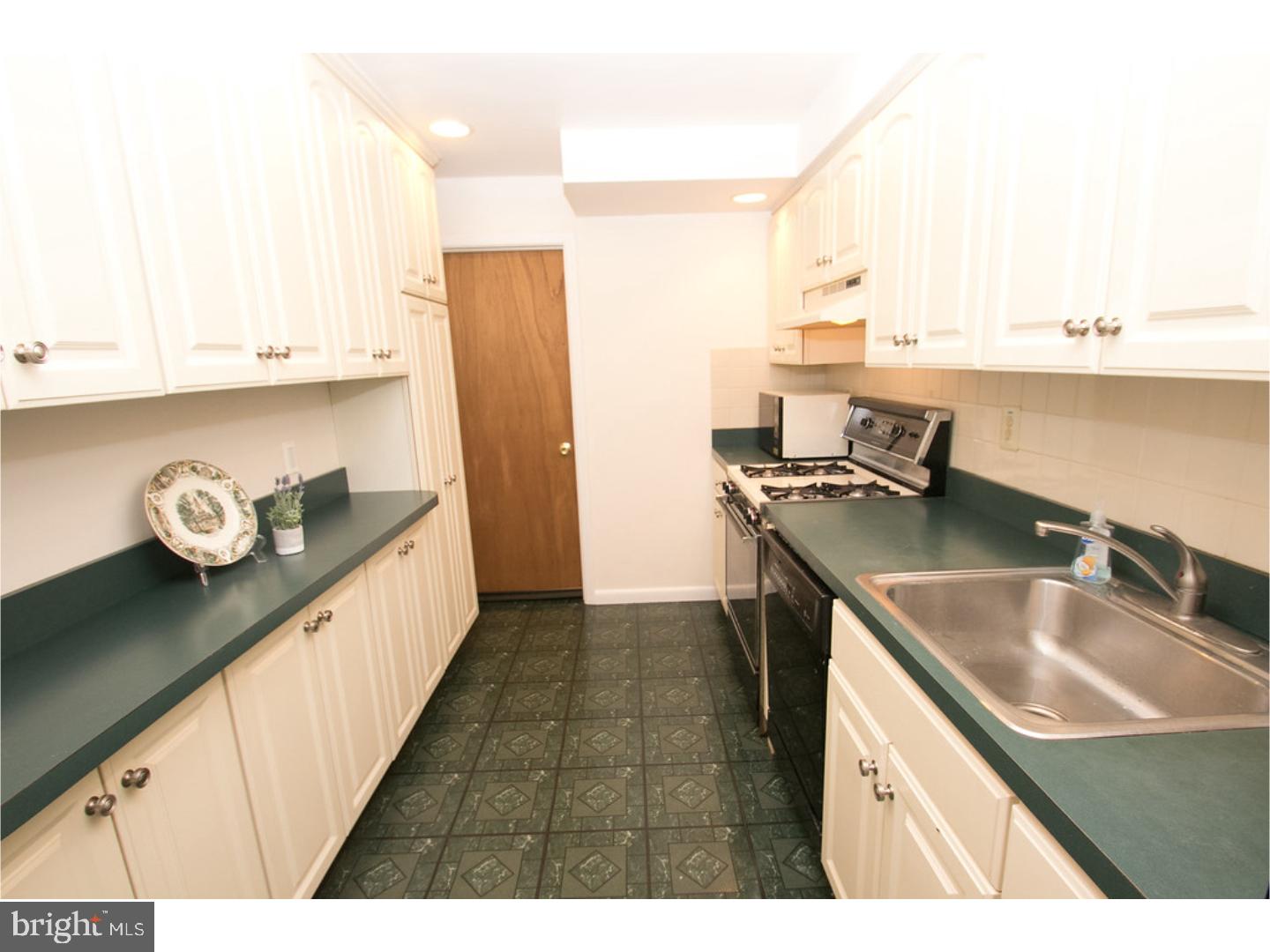208 Stull Road Ridley Park, PA 19078 - Photo 8 of 23 Kitchen