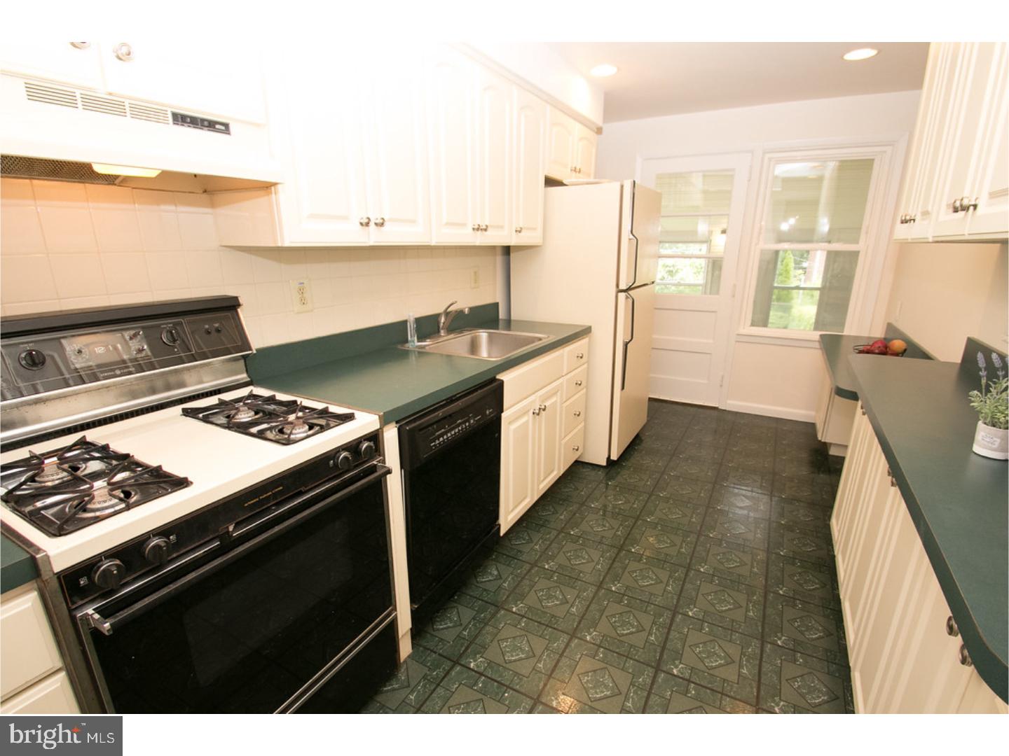 208 Stull Road Ridley Park, PA 19078 - Photo 9 of 23 Kitchen