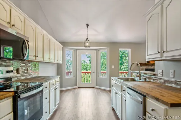 $439,900 | 1380 Bluff Drive, Osage Beach, MO 65065