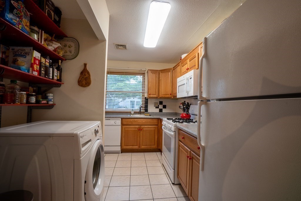 121 Northridge Road, Unit 121 Beverly, MA 01915 - Photo 3 of 13 Gallery Image 3