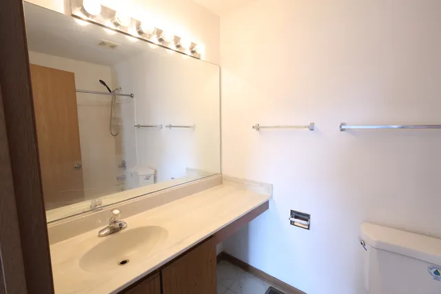 $2,500 | 1793 Grove Avenue, Schaumburg, IL 60193