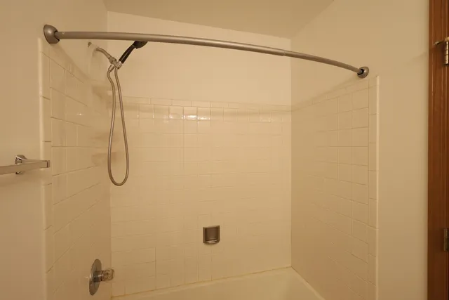 $2,500 | 1793 Grove Avenue, Schaumburg, IL 60193