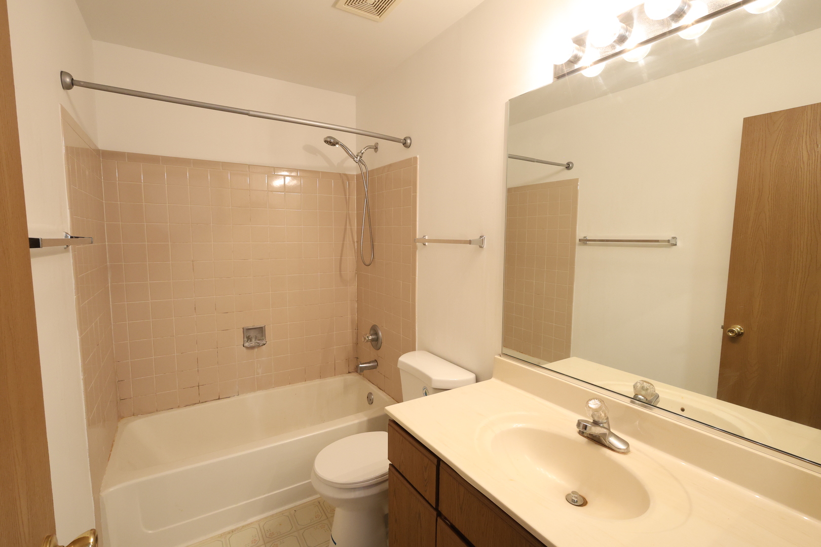 1793 Grove Avenue Schaumburg, IL 60193 - Photo 25 of 33