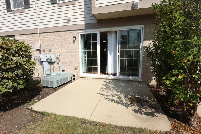 $2,500 | 1793 Grove Avenue, Schaumburg, IL 60193