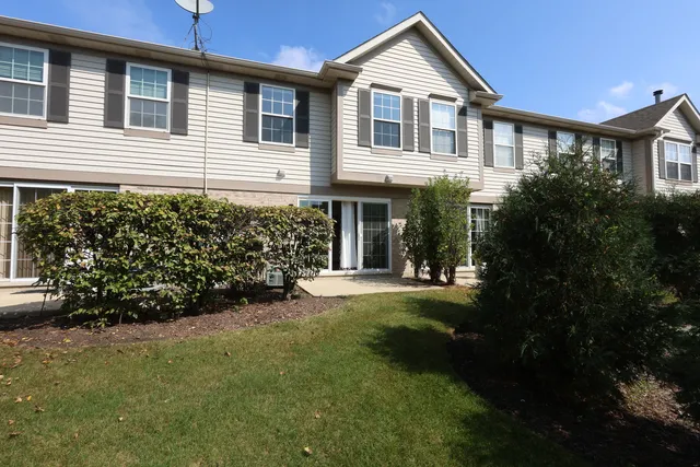 $2,500 | 1793 Grove Avenue, Schaumburg, IL 60193