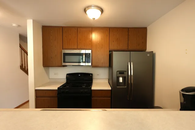 $2,500 | 1793 Grove Avenue, Schaumburg, IL 60193