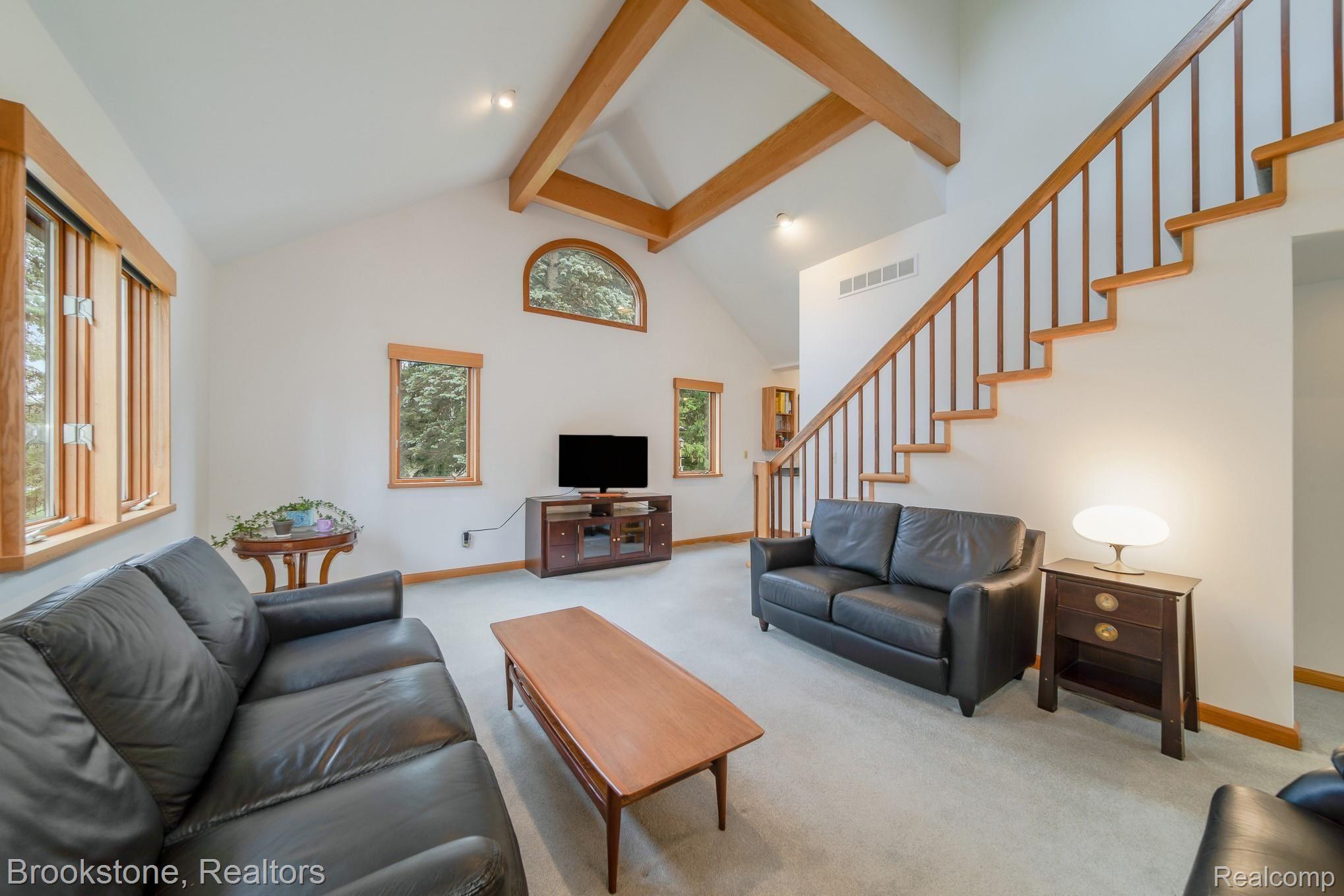 890 Bloomer Road Rochester, MI 48307 - Photo 5 of 34 890 Bloomer.jpg