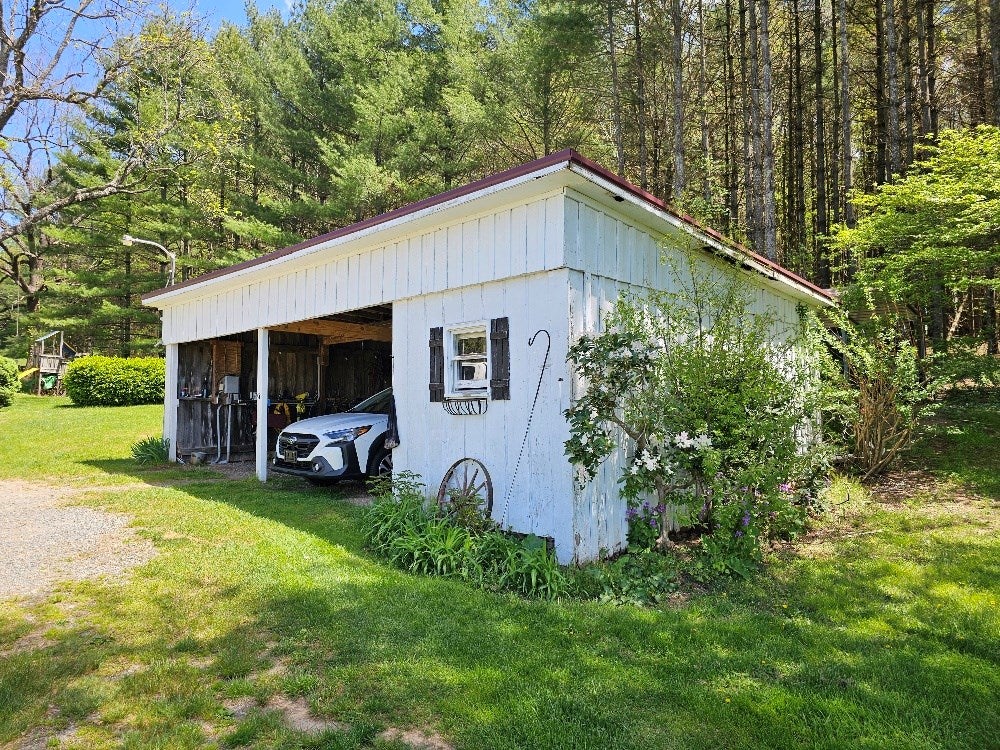 4867 Delhart Road Galax, VA 24333 - Photo 34 of 36 Gallery Image 34