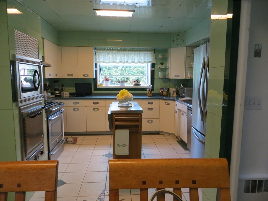 38-40 Haddon Hill Road Cranston, RI 02905 - Photo 11 of 23 Gallery Image 11