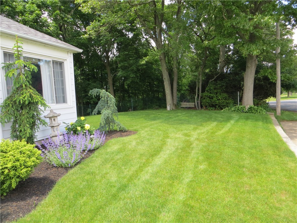 38-40 Haddon Hill Road Cranston, RI 02905 - Photo 5 of 23 Gallery Image 5