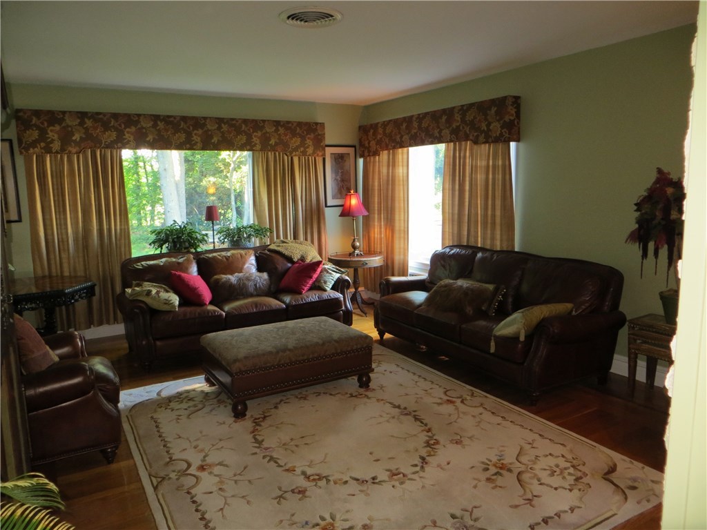 38-40 Haddon Hill Road Cranston, RI 02905 - Photo 9 of 23 Gallery Image 9