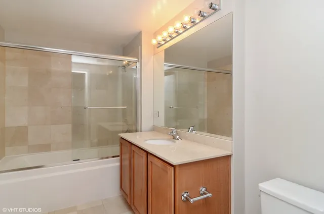 $2,700 | 210 South Desplaines Street, Unit 1407, Chicago, IL 60661