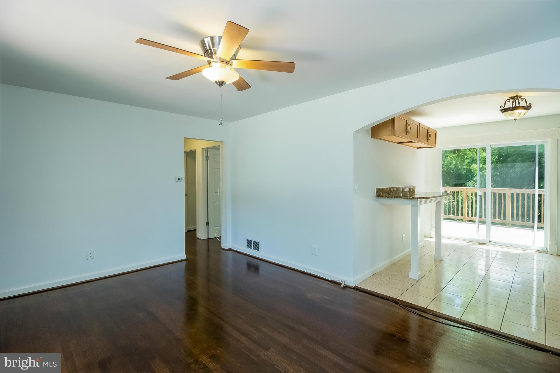 6113 Landover Road Cheverly, MD 20785 - Photo 4 of 29 Living Room