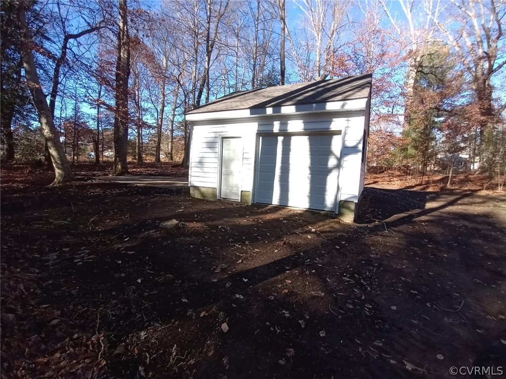 5117 Courthouse Road Prince George, VA 23875 - Photo 5 of 46 One Car Garage