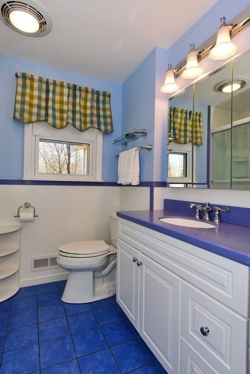 56 Reservoir Drive Danvers, MA 01923 - Photo 20 of 32