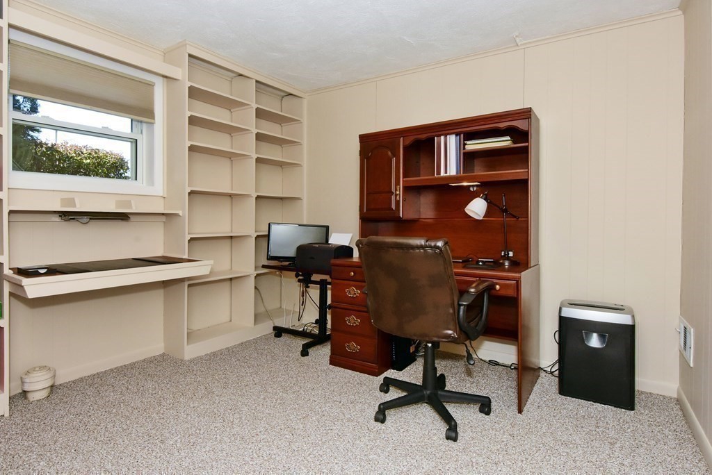 56 Reservoir Drive Danvers, MA 01923 - Photo 24 of 32