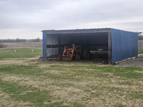 $389,000 | 251 Road 200, Emporia, KS 66801
