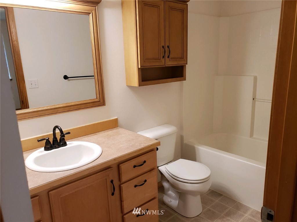 19121 Albany Street Southwest Rochester, WA 98579 - Photo 11 of 17