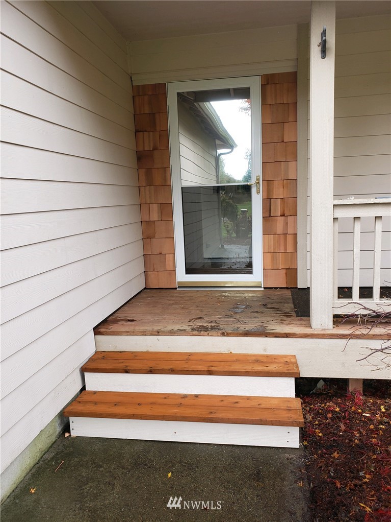 19121 Albany Street Southwest Rochester, WA 98579 - Photo 3 of 17